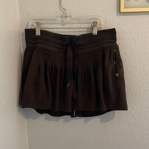 Lululemon black skirt